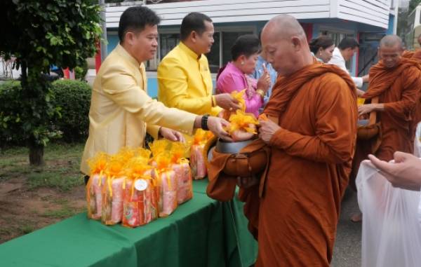 กิจกรรมทำบุญตักบาตรเนื่องในโอกาสวันก่อตั้งโรงเรียน ครบรอบ 59 ปี
